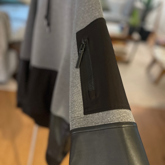 Mens DKNY pullover hoodie - Picture 3 of 5